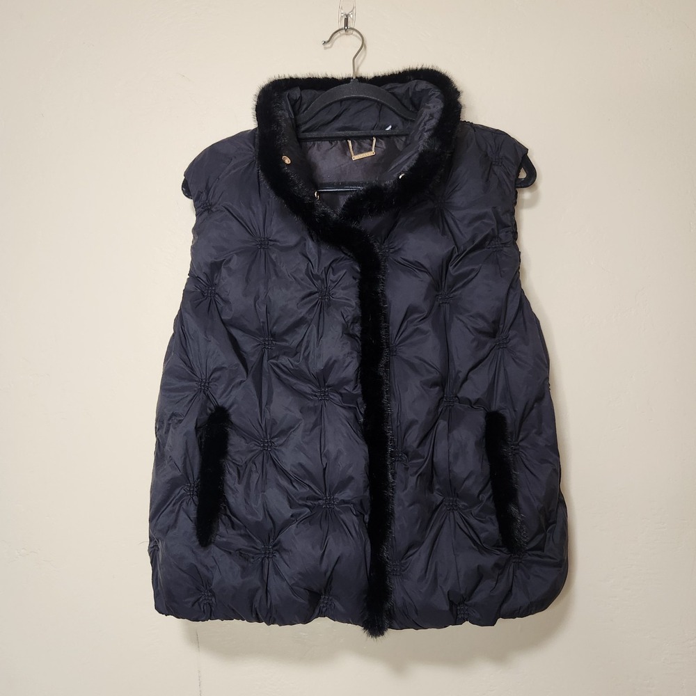 Chicos Womens Black Faux Fur Puffer Vest Size 2 US L Glam Edgy Snap CLosure